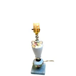 Vtg Japanese Porcelain‎ Table Lamp w/ 3D Embossed Roses 12" h Cottage Romantic